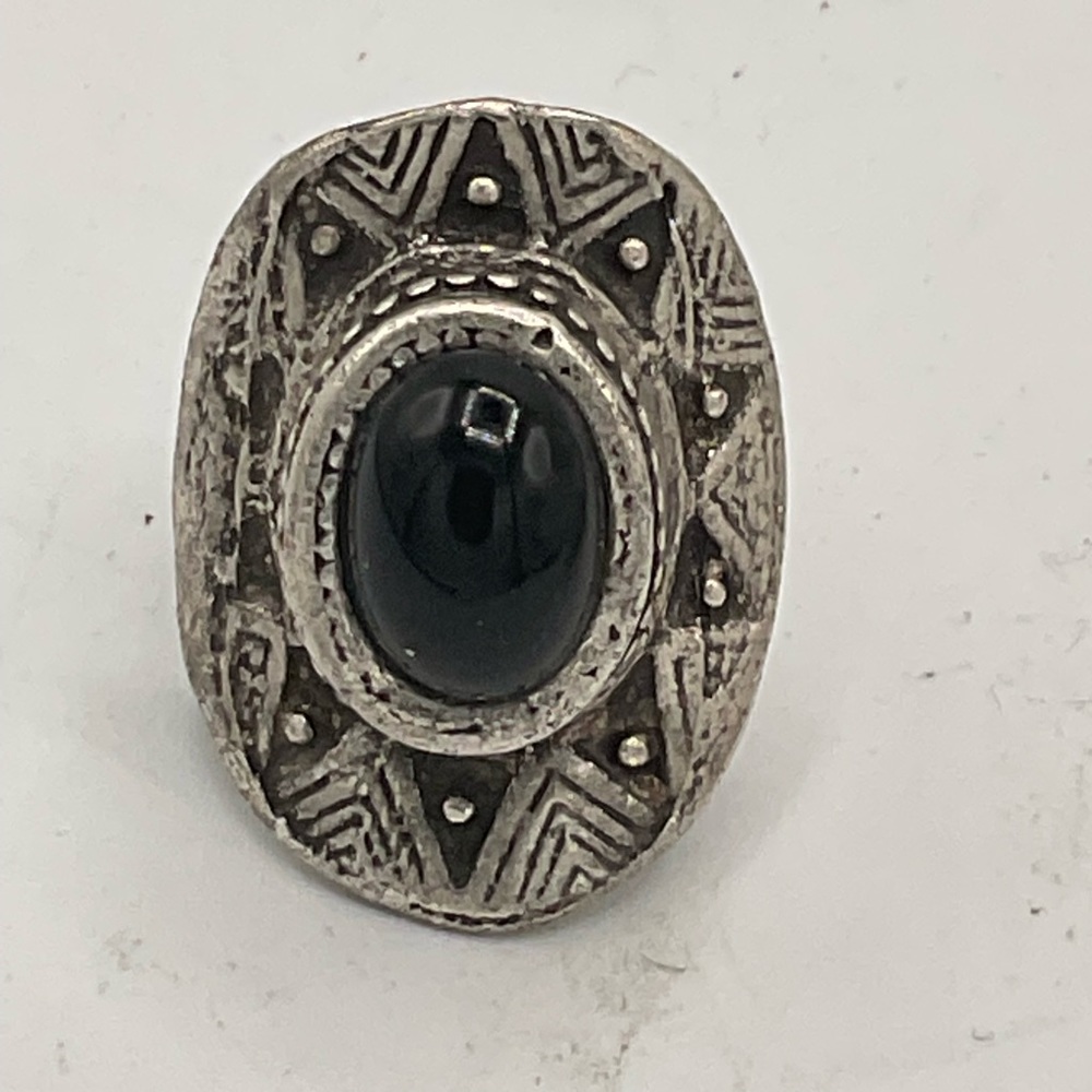 “VINTAGE SILVER RING” Large Oval Shape with Central Black GemStone. - Picture 3 of 13